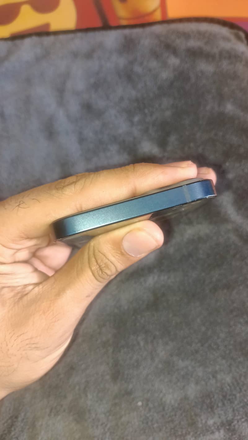 Apple iPhone 13 2