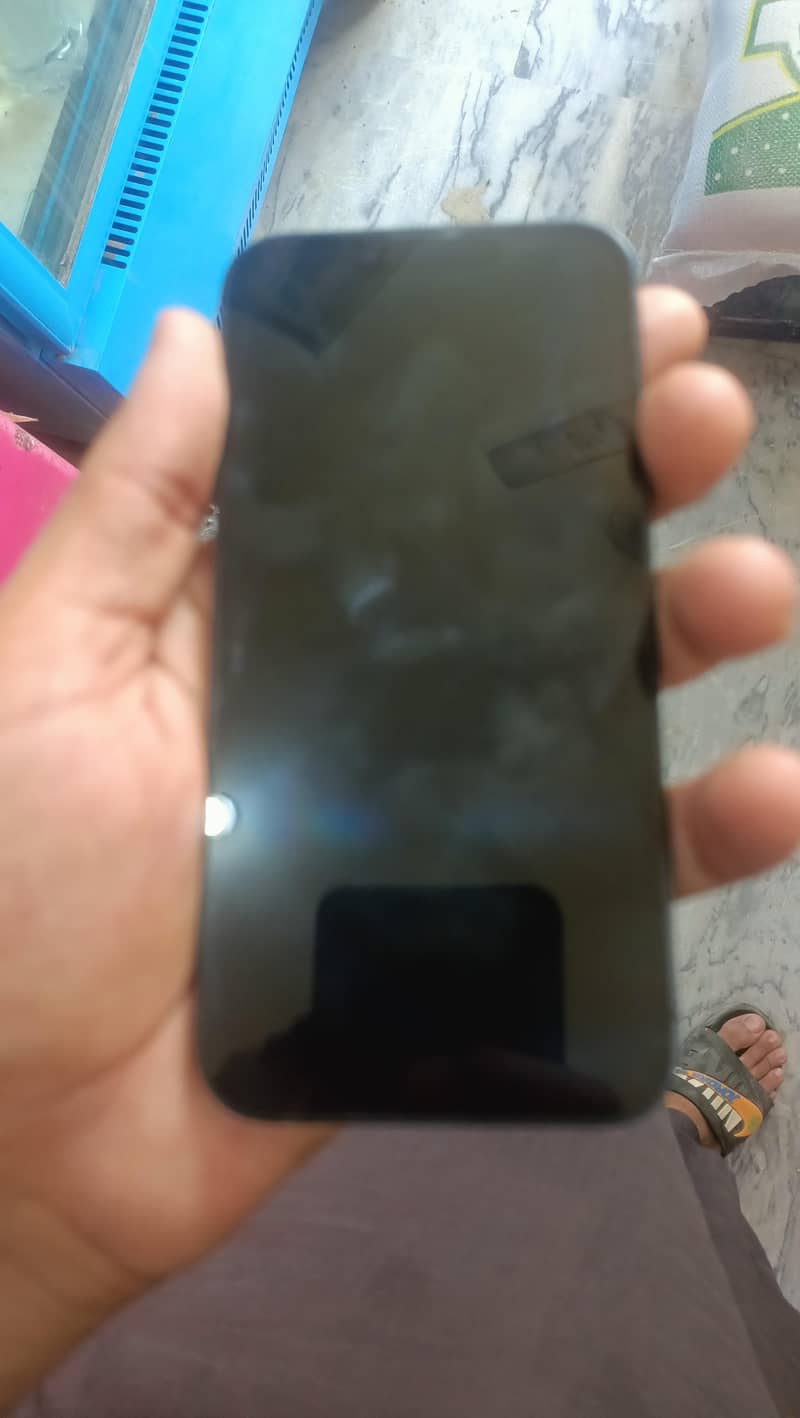 Apple iPhone 13 4