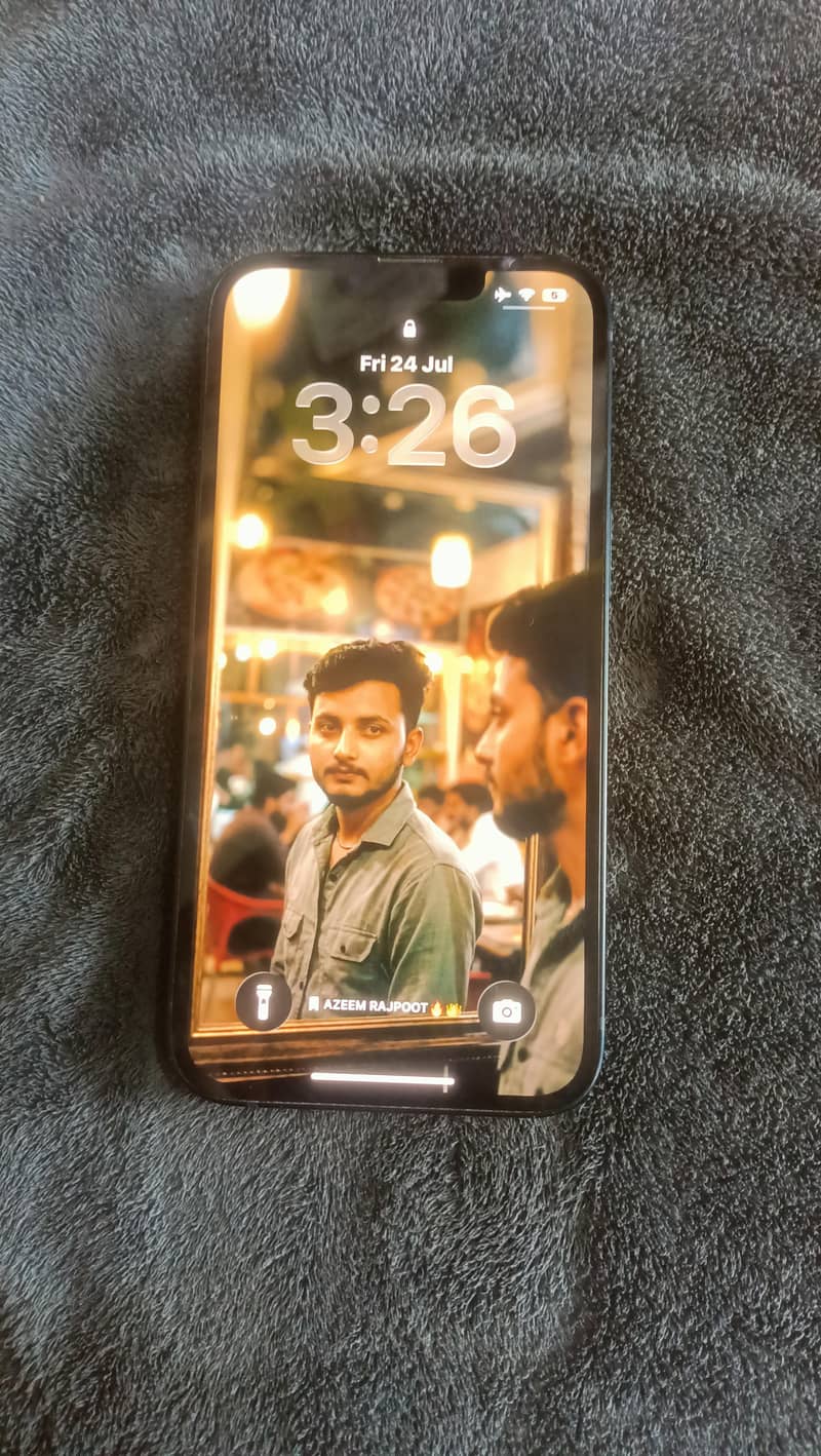 Apple iPhone 13 5