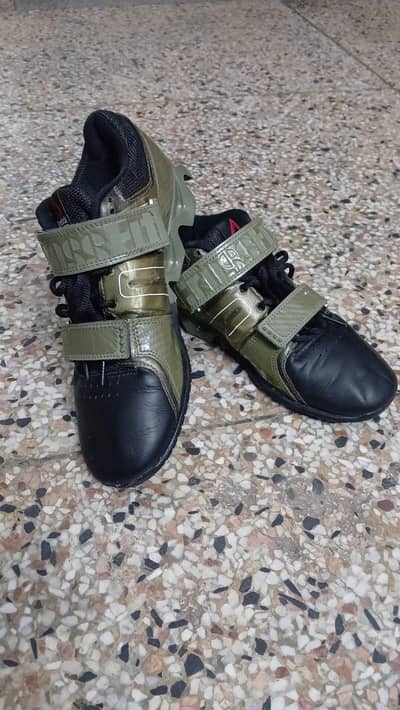 weightlifting shoes available  030/808/208\34