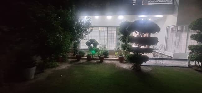 1 Kanal Beautiful House Available for Sale
