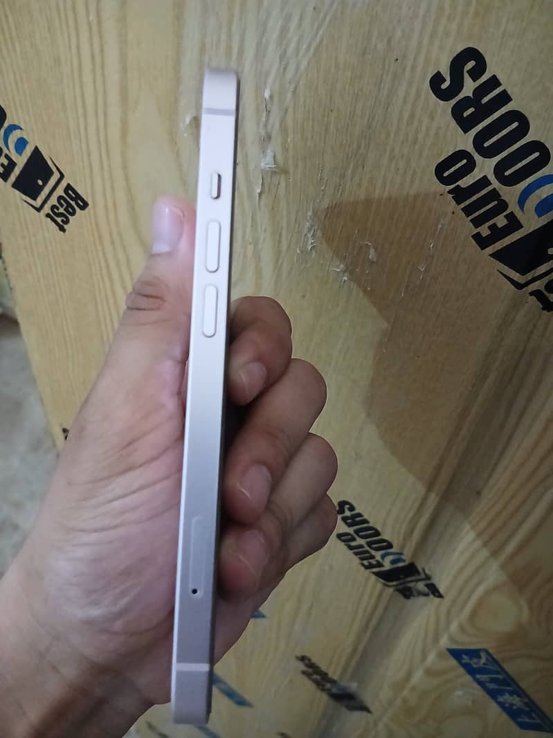 Apple iPhone 13 1