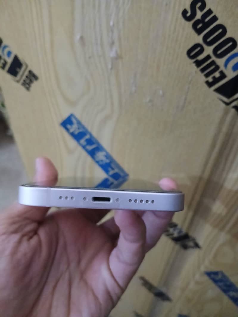 Apple iPhone 13 2