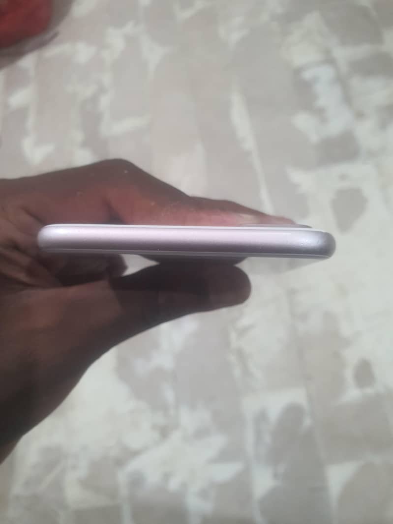 Apple iPhone 7 Plus 3