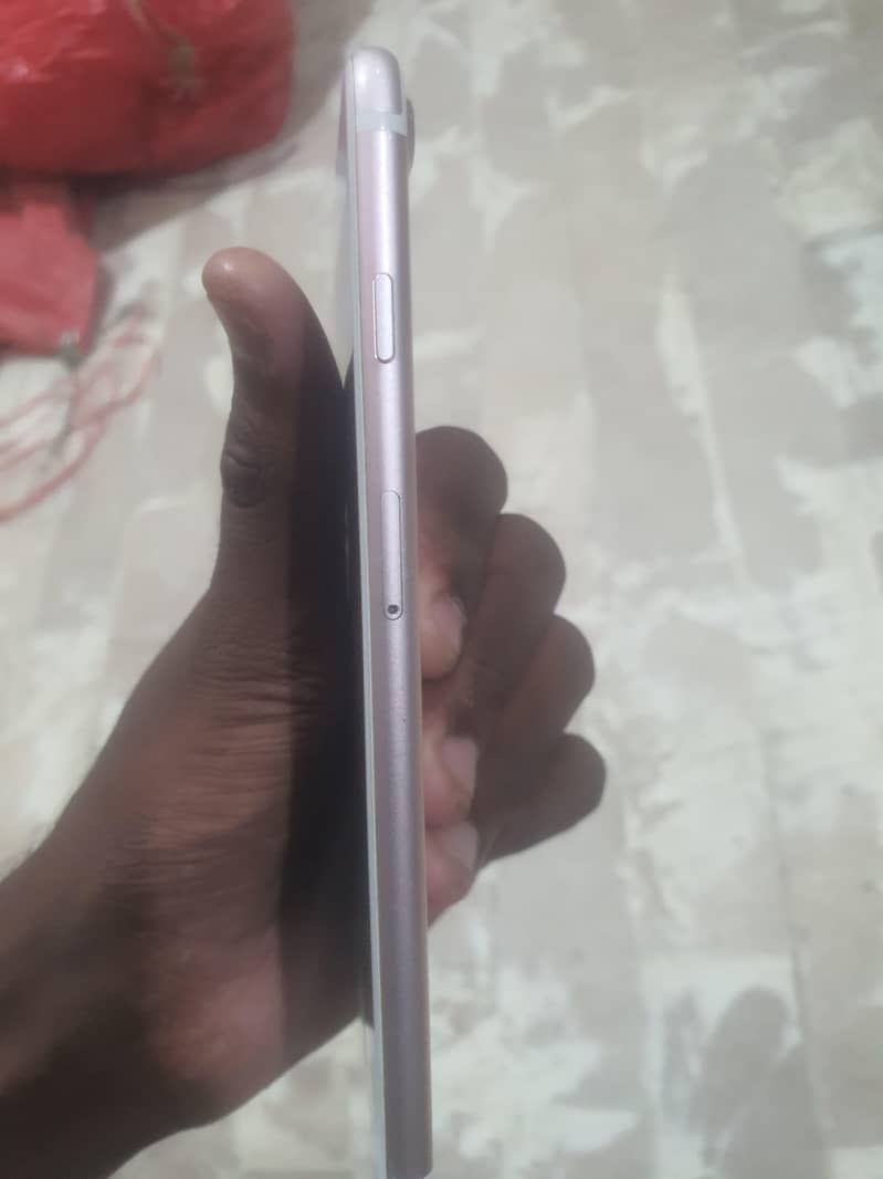 Apple iPhone 7 Plus 4