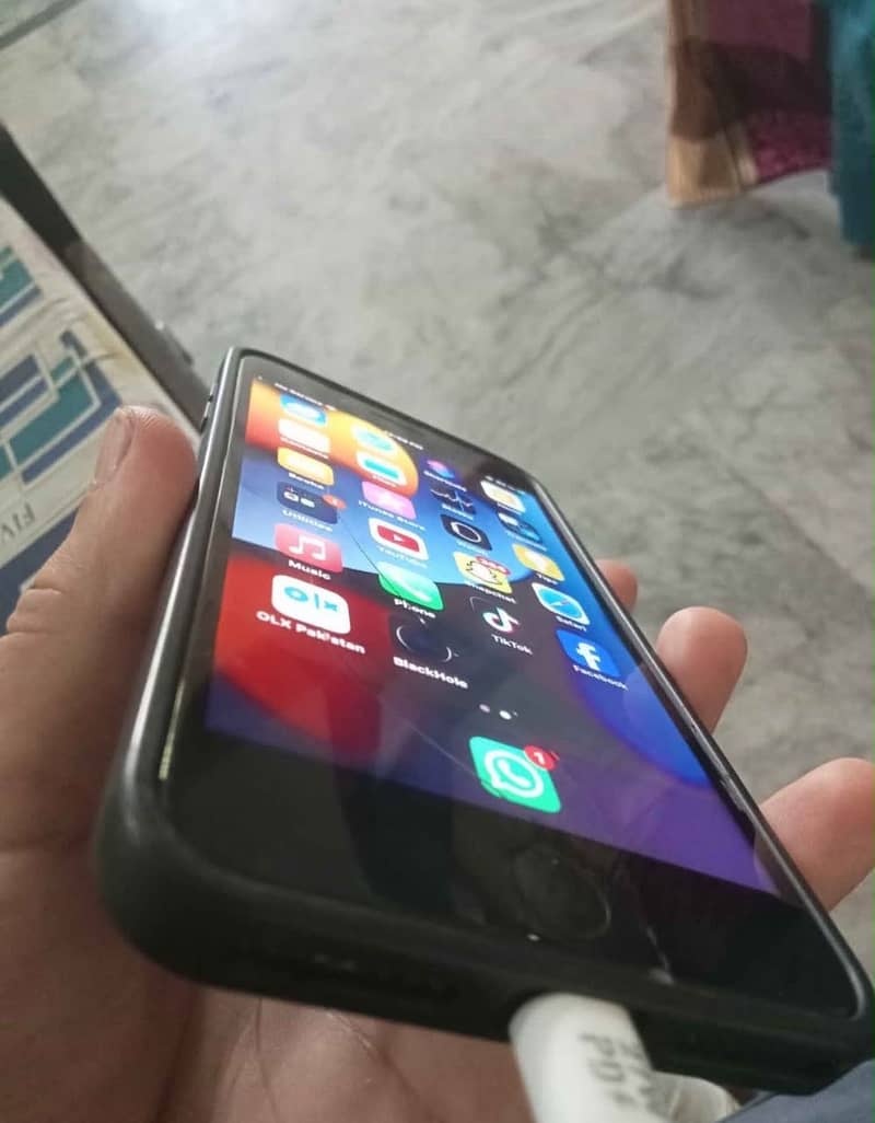 Apple iPhone 7 Plus 3