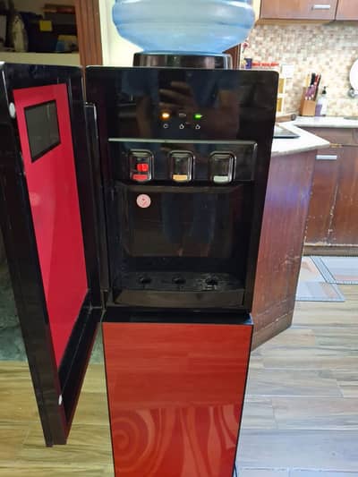 Homage Water dispenser in good condition