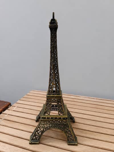 Eiffel Tower Show Piece