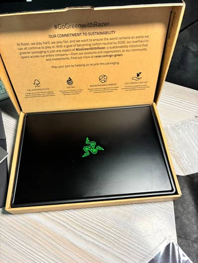  Razer Blade 14" Gaming Laptop | Ryzen 9 6900HX