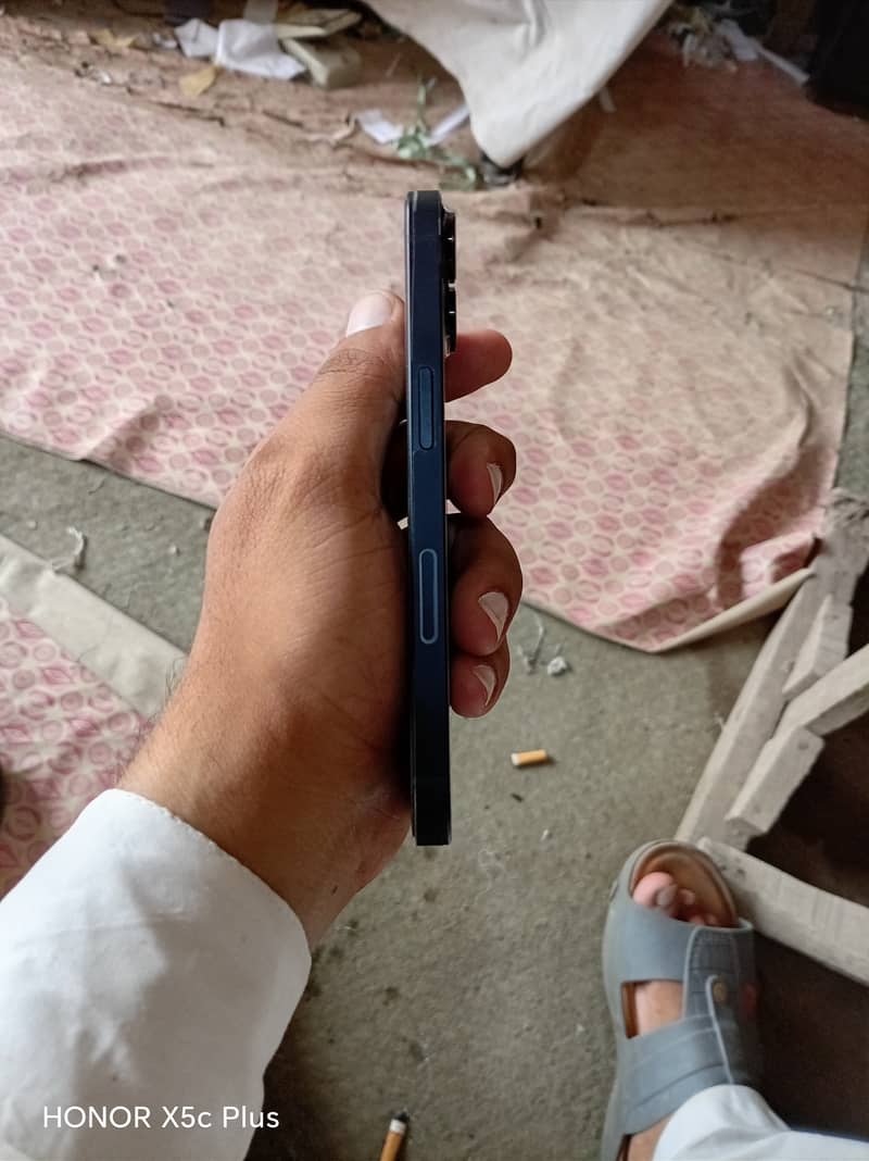 Apple iPhone 13 2