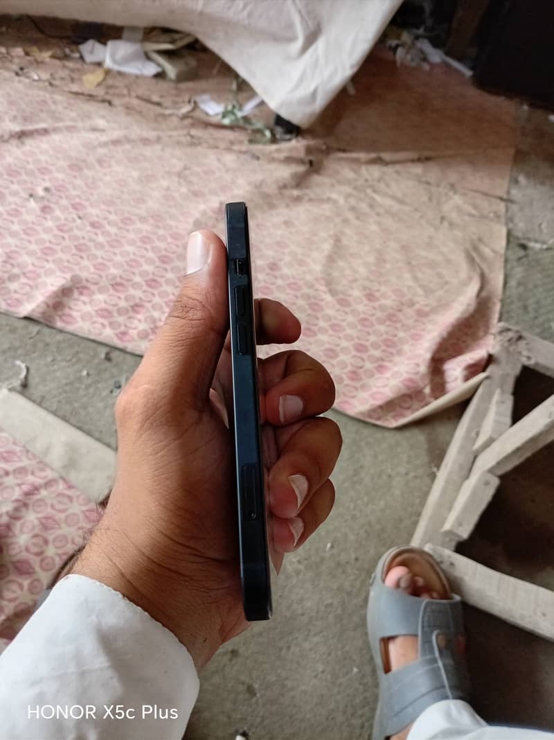 Apple iPhone 13 4