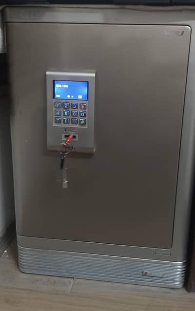 Locker / Electronic Safe/ Vault