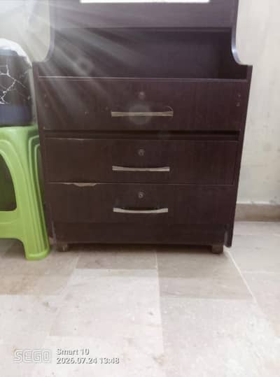 Dressing table