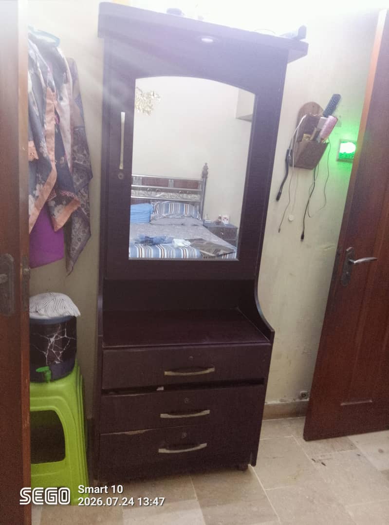 Dressing table 4