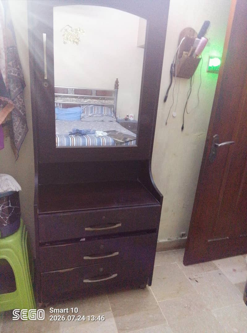 Dressing table 6