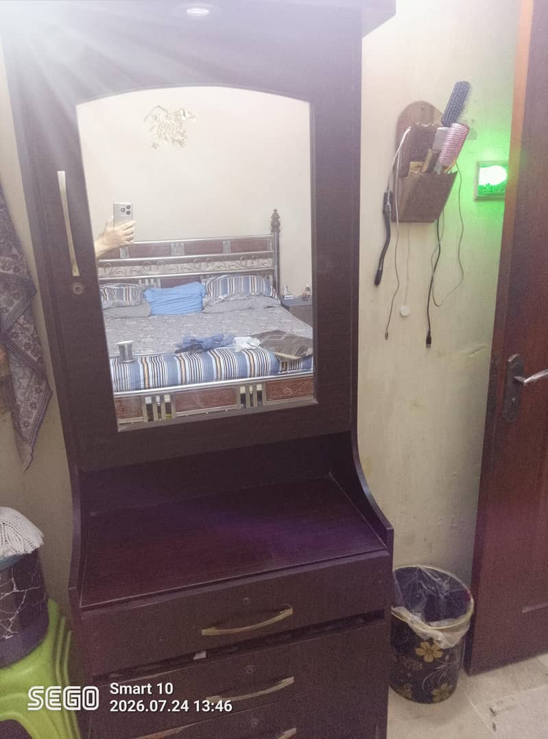 Dressing table 8