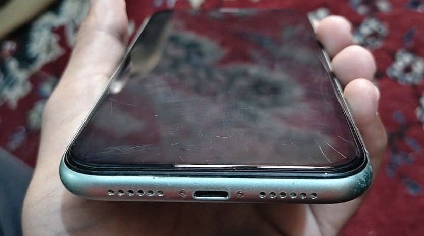 Apple iPhone 11 0