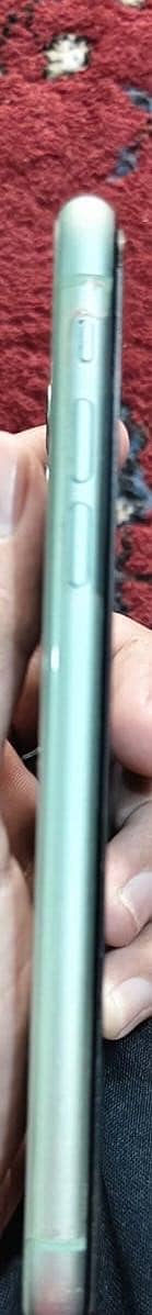 Apple iPhone 11 4