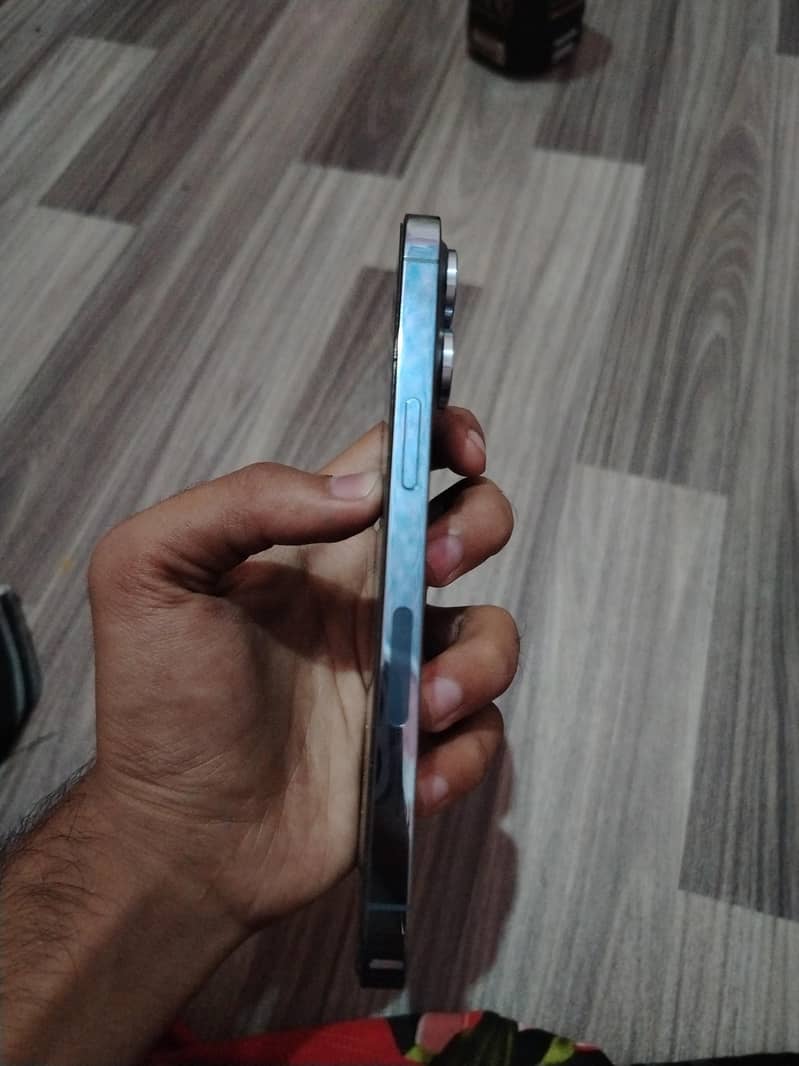Apple iPhone 13 Pro 2