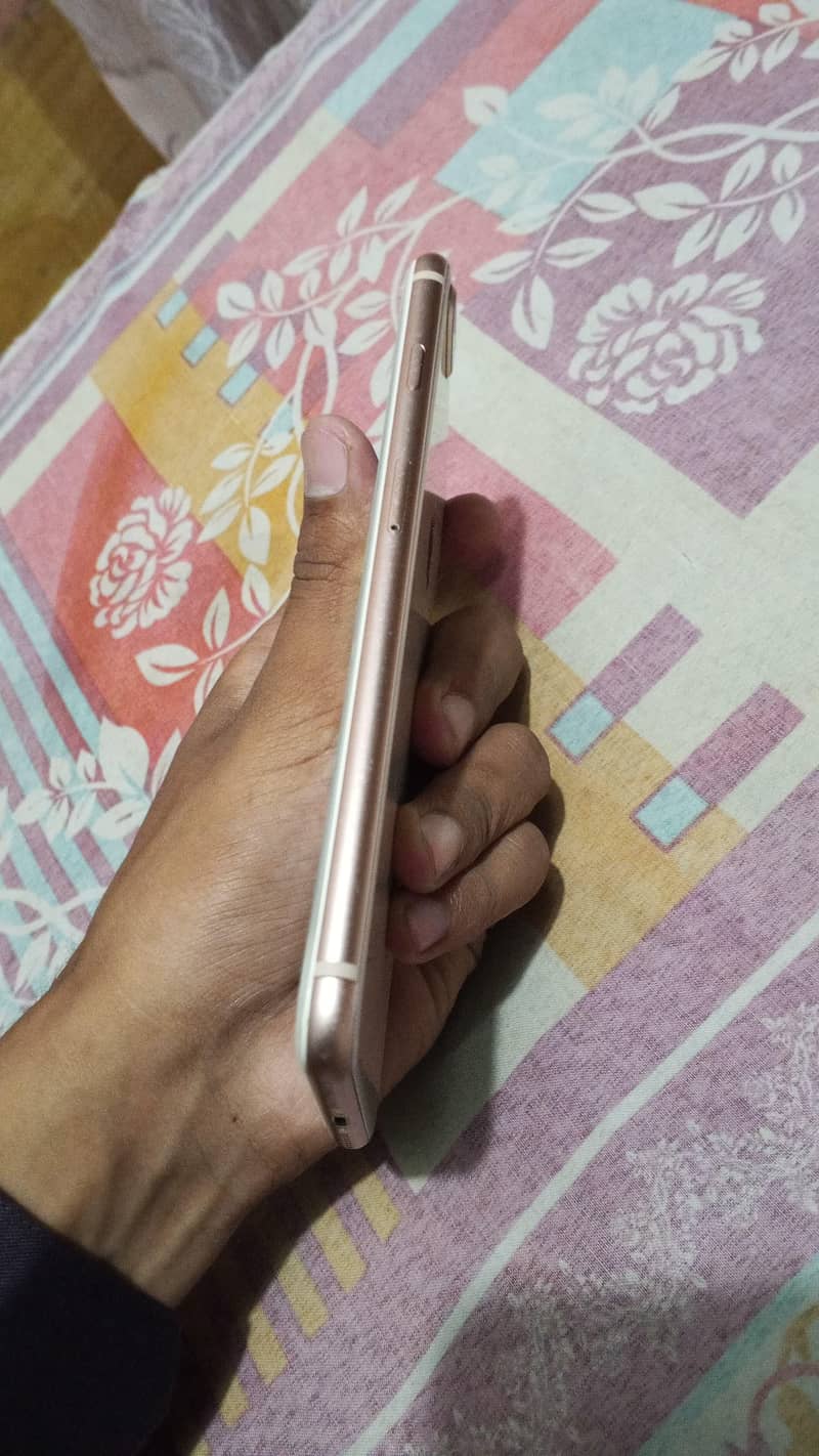 Apple iPhone 8 Plus 1
