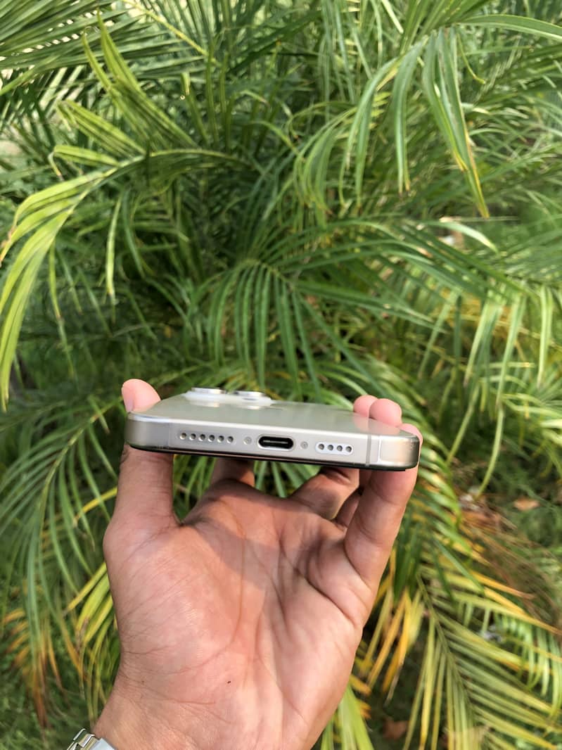 iPhone 15 pro max 2