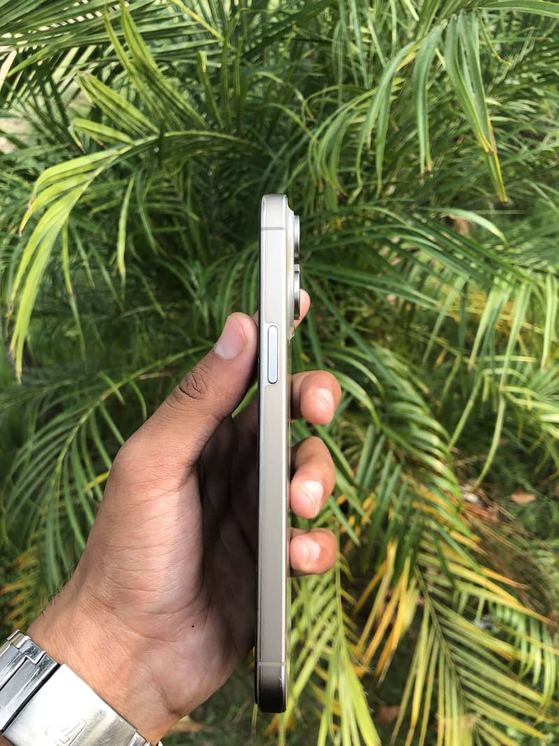 iPhone 15 pro max 3