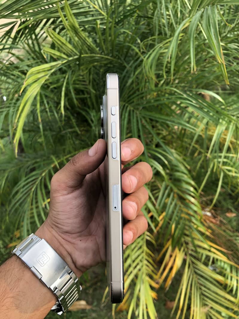 iPhone 15 pro max 4