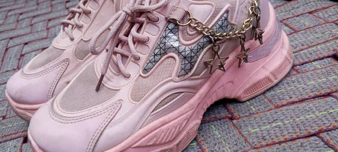 daily wear sneakers