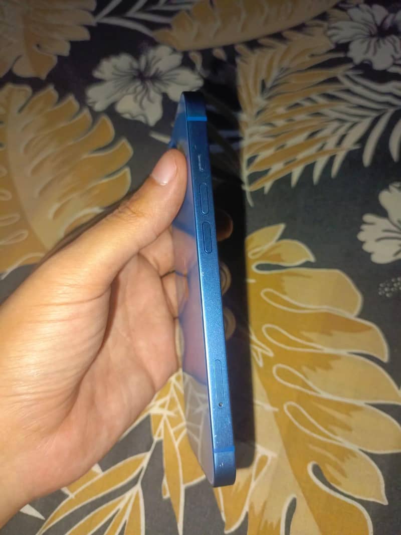 Apple iPhone 13 2