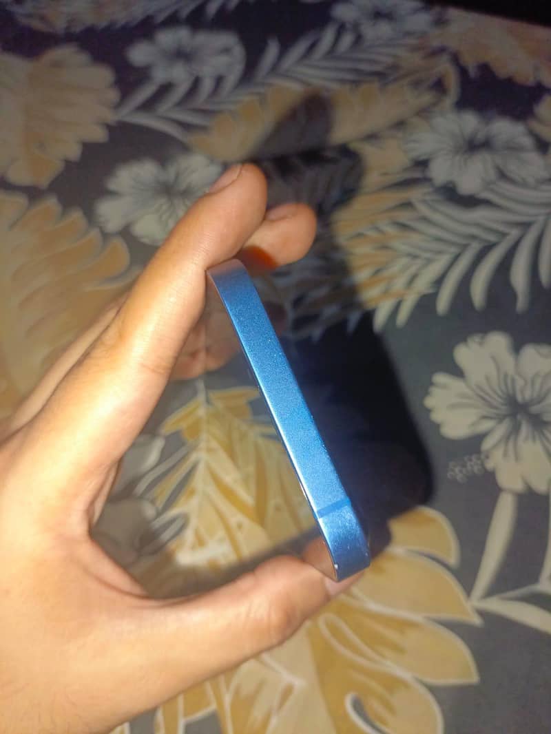 Apple iPhone 13 6
