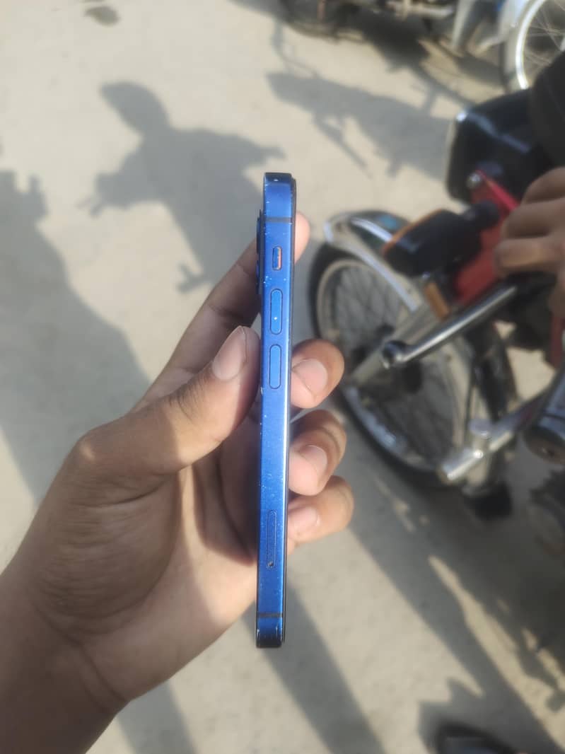 Apple iPhone 12 mini 4