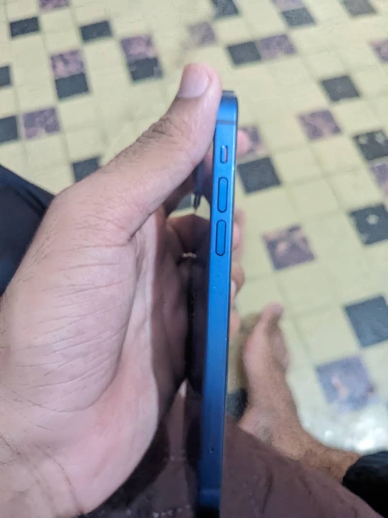 Apple iPhone 12 3