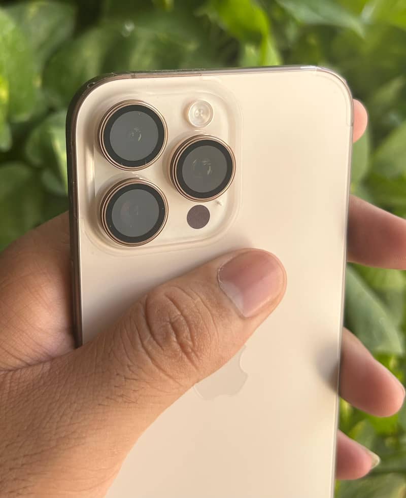 Apple iPhone 16 Pro Max 5