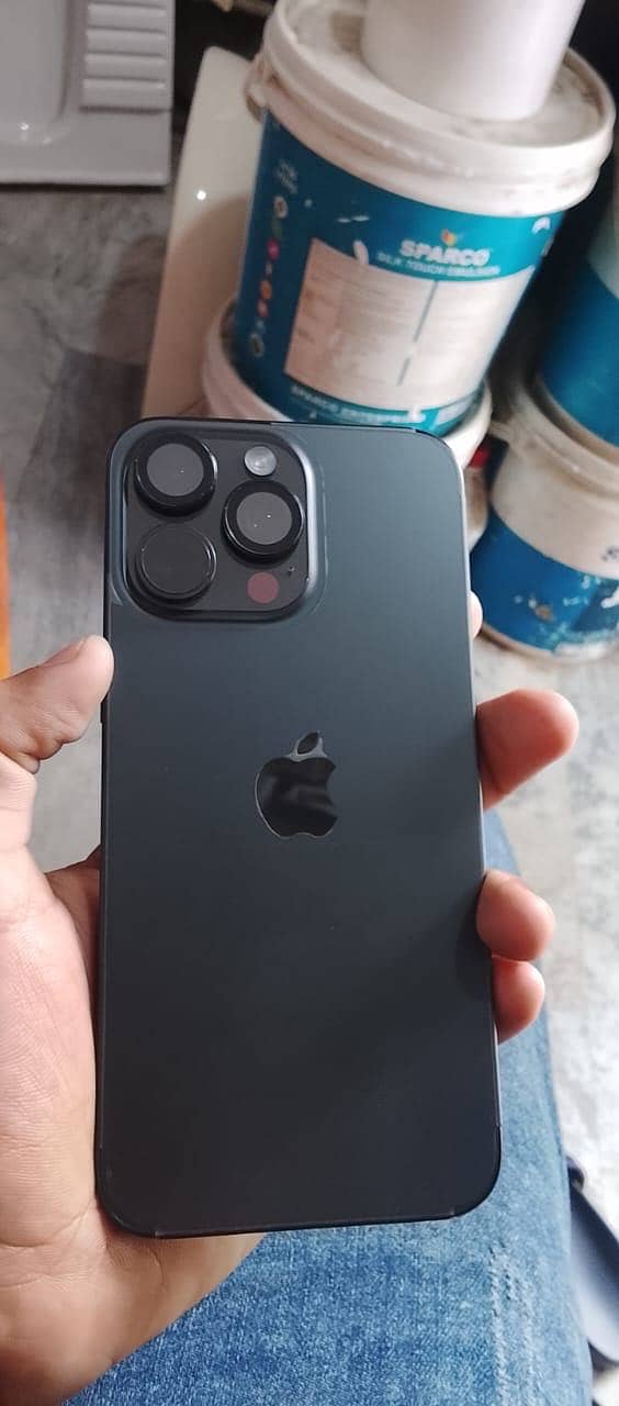 iPhone 15 pro max 4