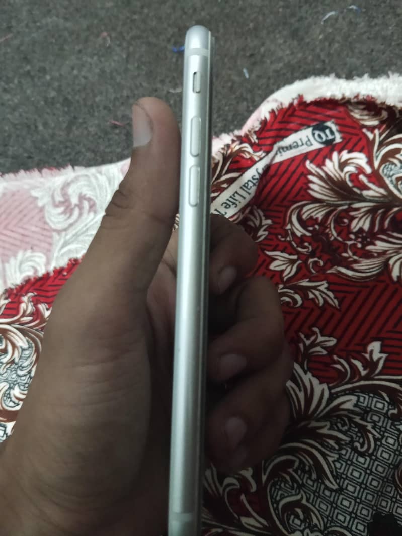 Apple iPhone 8 4