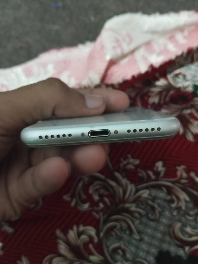 Apple iPhone 8 5