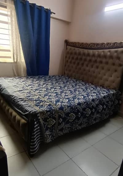 Akhrot wood bed