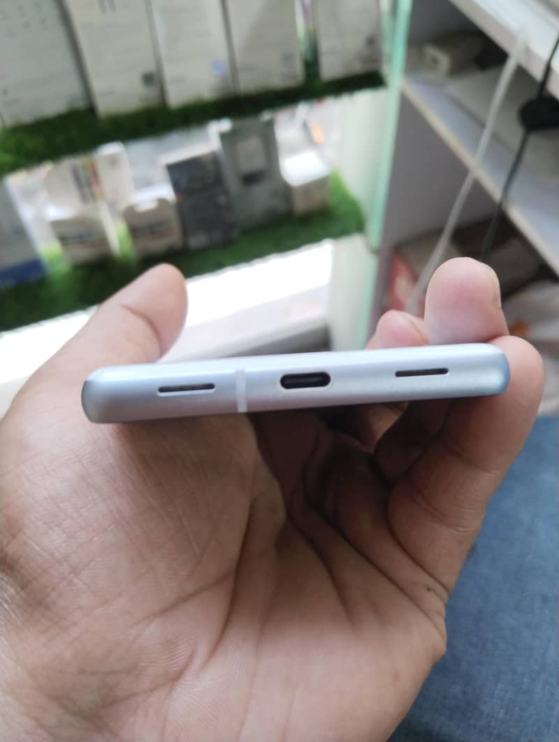 Google Pixel 7a 1