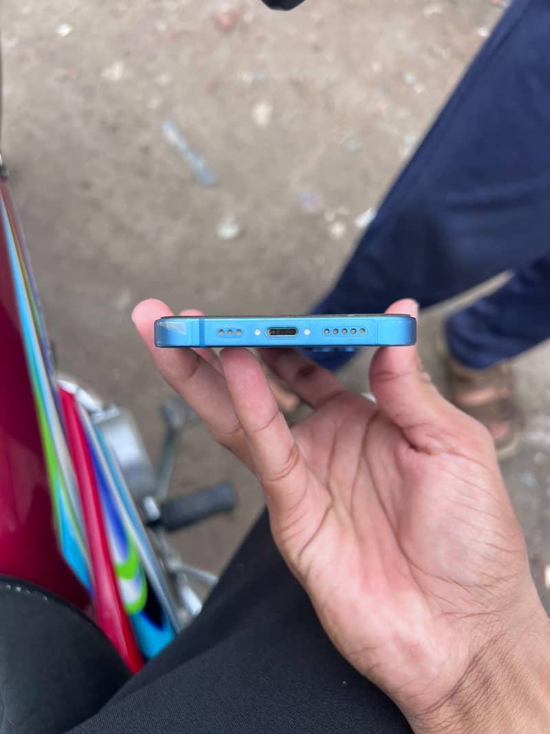 Apple iPhone 13 2