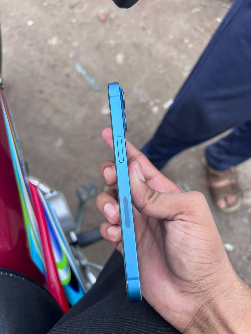 Apple iPhone 13 3
