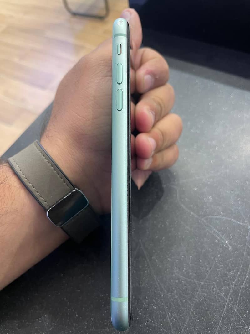 Apple iPhone 11 3