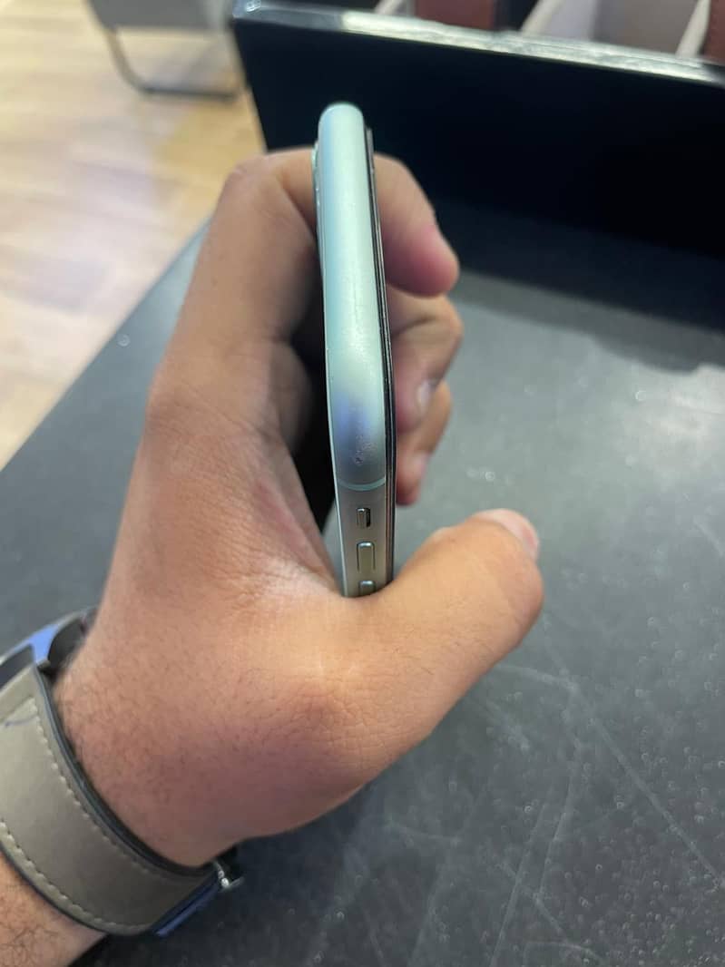 Apple iPhone 11 4