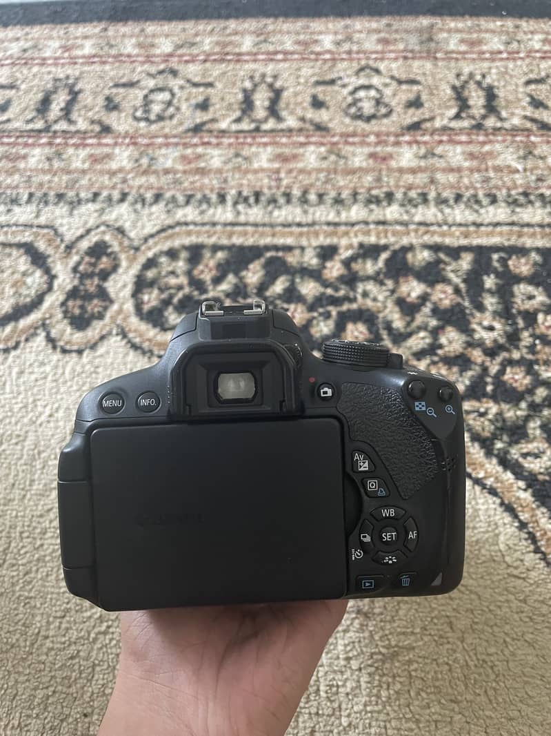 Canon camera eos700D 2