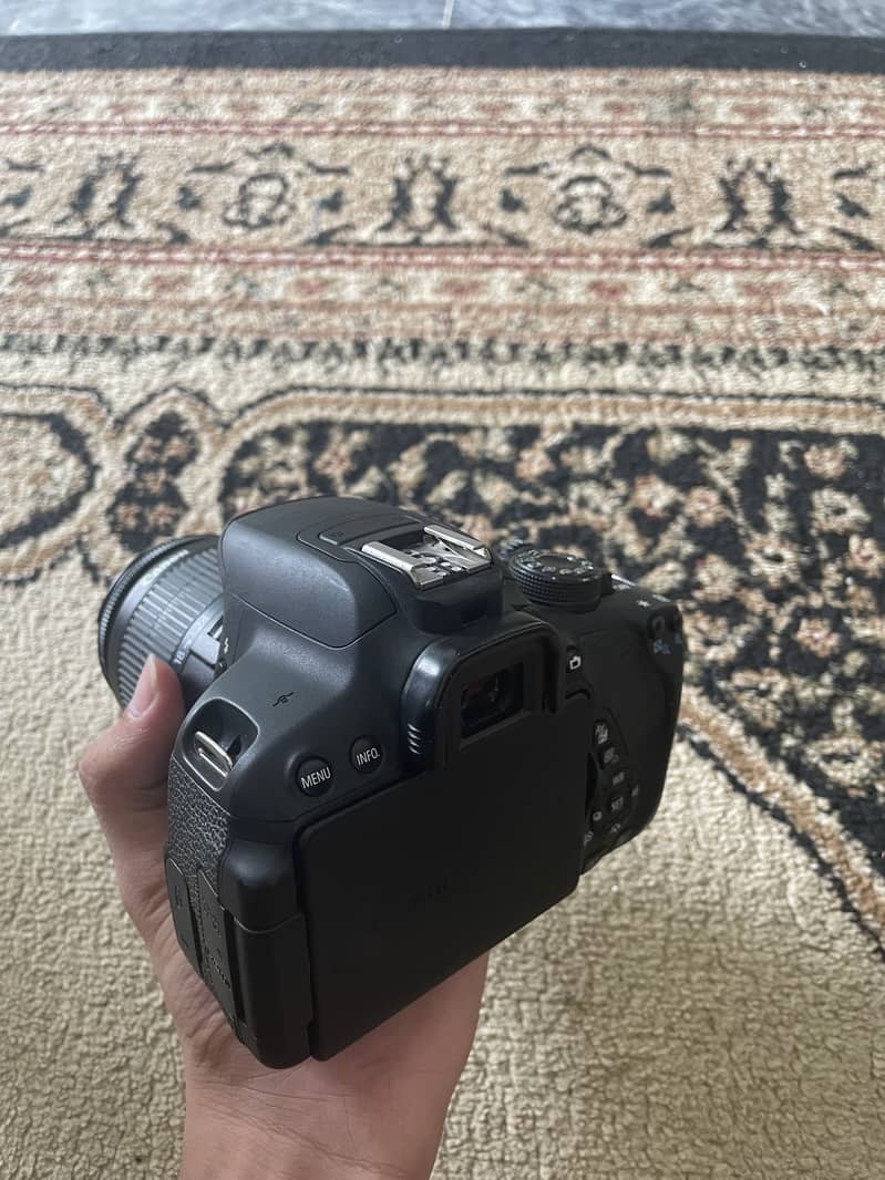 Canon camera eos700D 3