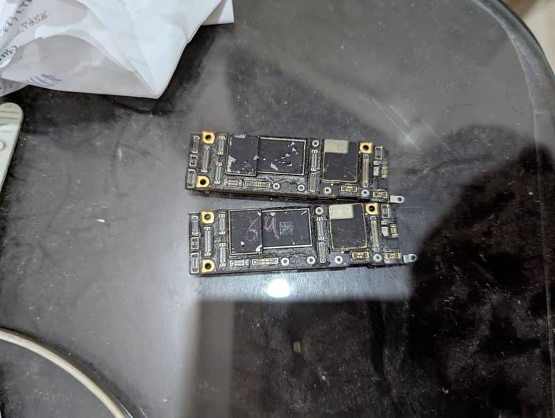 iphone 11 board 1