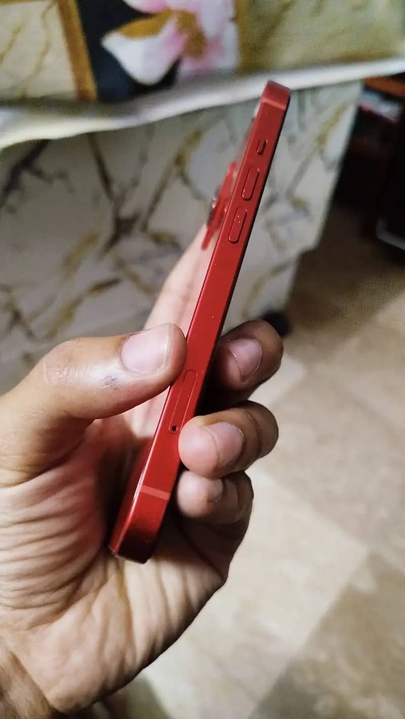 Apple iPhone 13 5