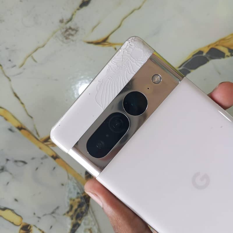 Google Pixel 7 Pro white  1