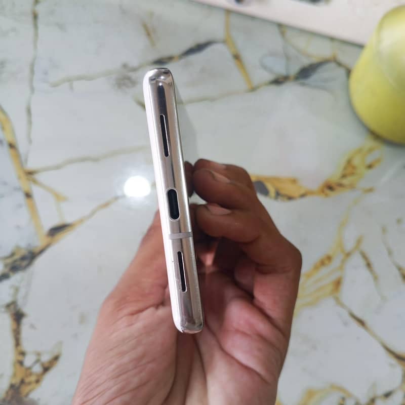 Google Pixel 7 Pro white  2