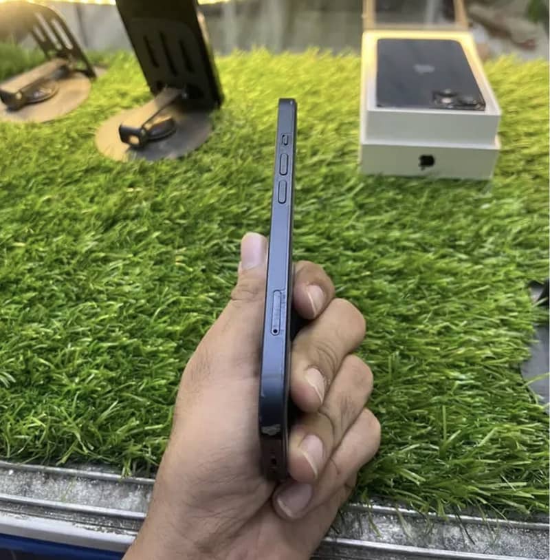iPhone 13 0