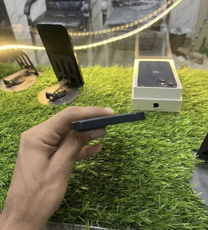 iPhone 13 2